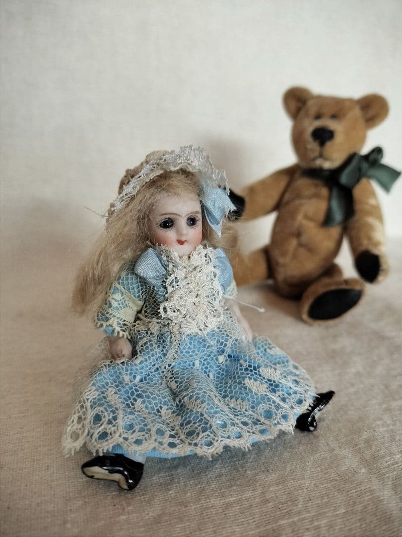 ②アンティーク　ミニョネット　ビスクドール