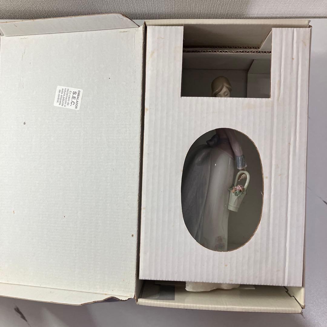 【1/20本日限定】LLADRO リヤドロ 07622 花籠を持つ女性像 箱付