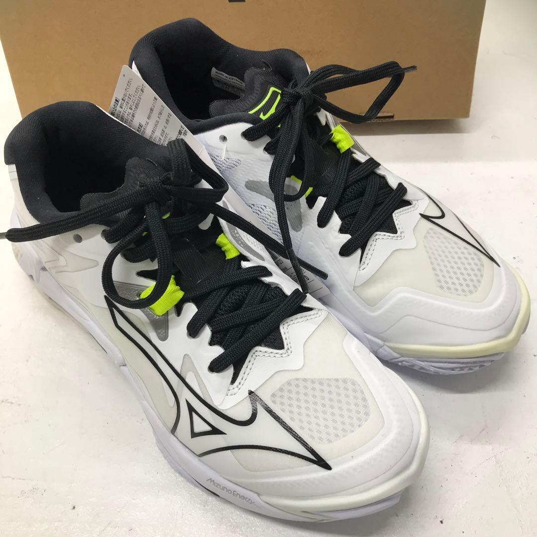 ミズノ　バレーボールシューズ　23cm 未使用品　つま先蛍光灯焼けあり