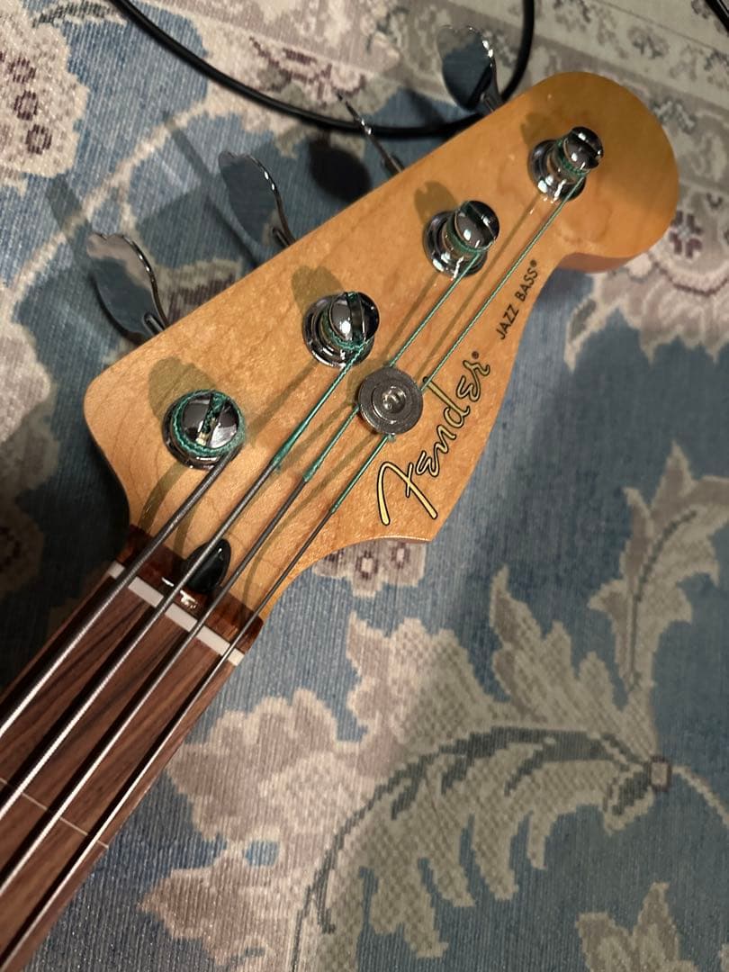 Fender Jazz Bass ホワイト 4弦エレキベース　フレットレス