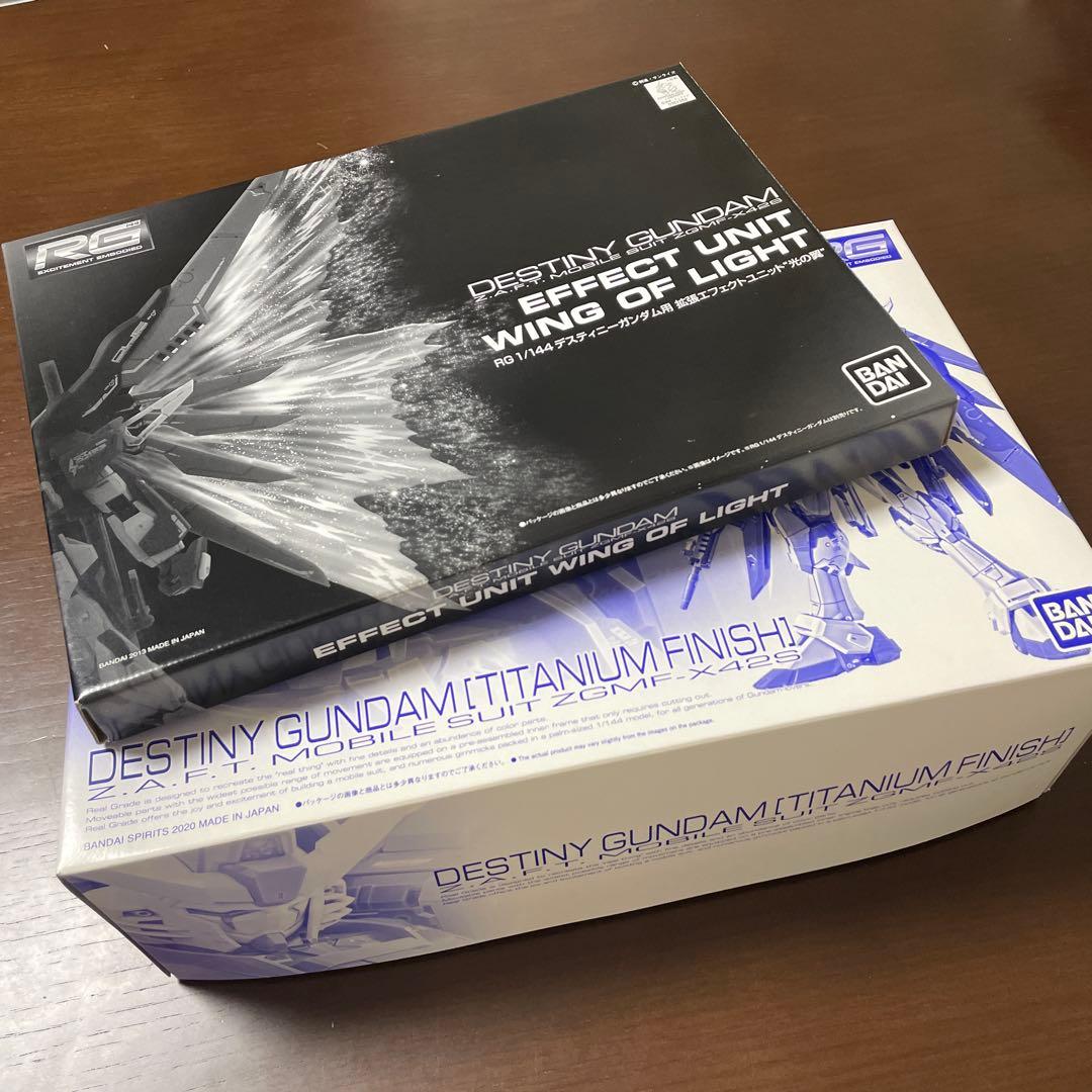 ガンダム プラモデル DESTINY GUNDAM 光の翼 BANDAI