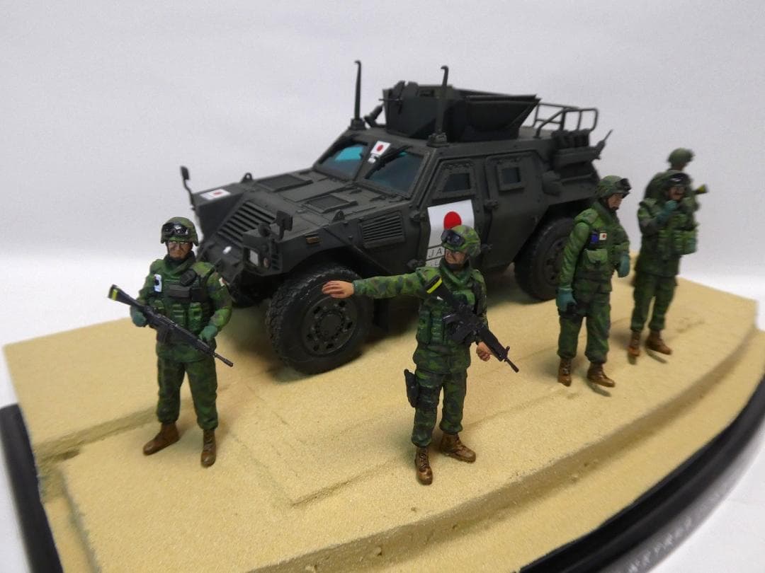 タミヤ 1/35 陸上自衛隊　軽装甲機動車　イラク派遣仕様＆イラク派遣隊員セット