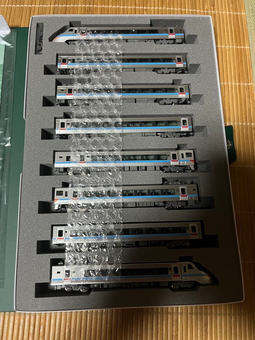 KATO JR四国 8000系　旧塗装　エラー対応屋根付　品番　10-1940