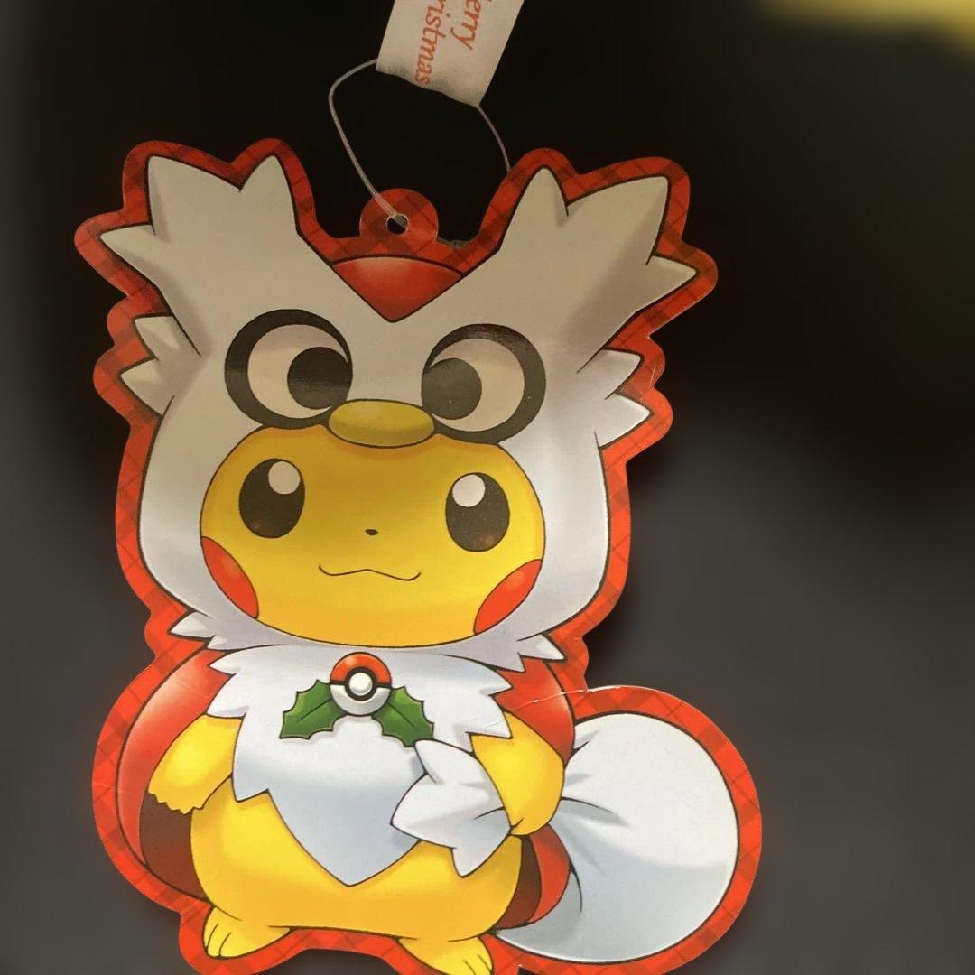 デリバードのポンチョを着たピカチュウ　ぬいぐるみ