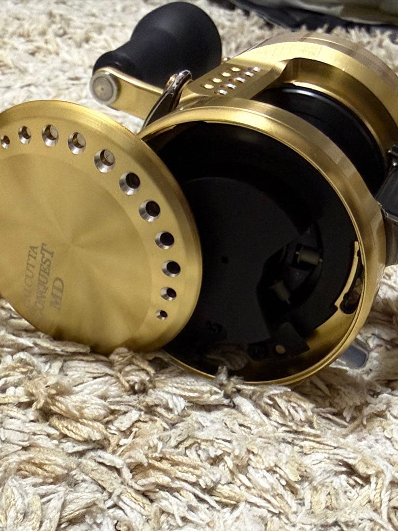 美品　23 カルカッタコンクエストMD 300XGLH 右巻き シマノ