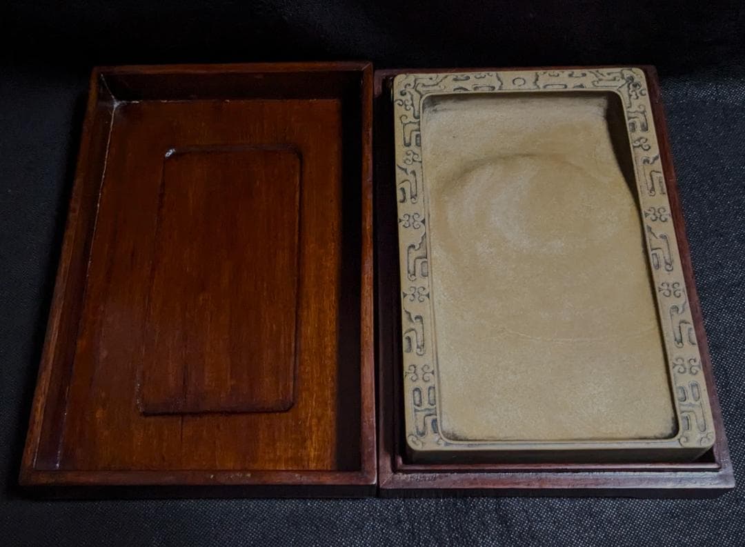 【澄泥硯　饕餮廻文】◆美しい鱔魚黄◆九吋大型◆唐木共箱◆文房清玩◆検→端渓