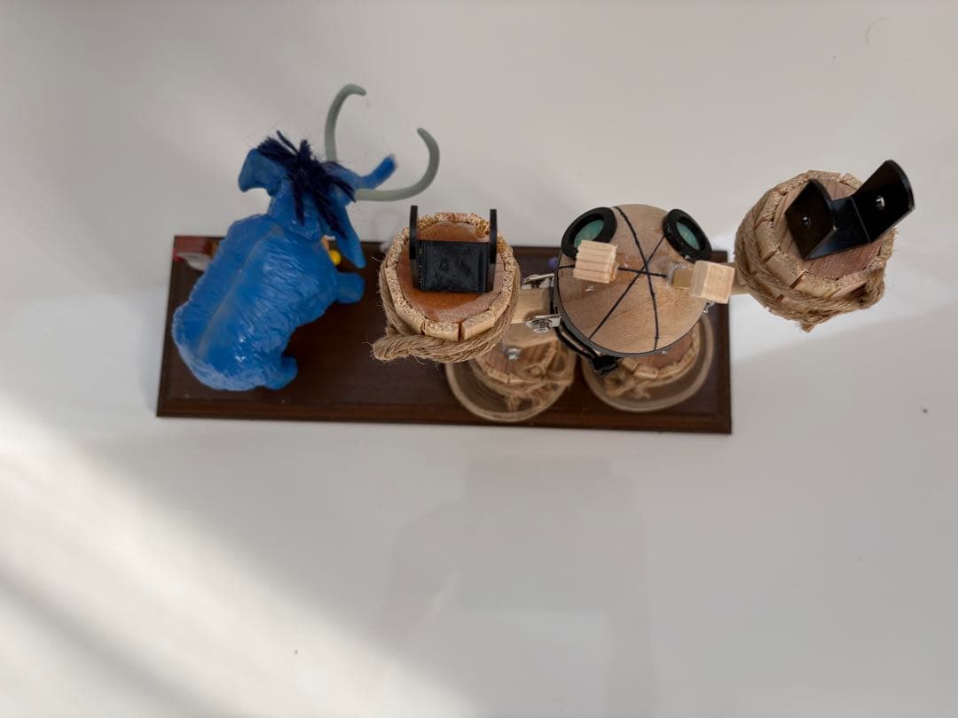 ばいきんまんとえほんのルルン　置物