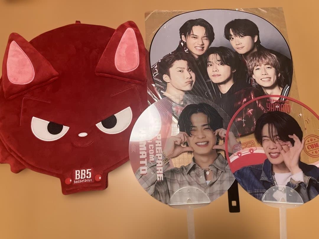 コムドットやまとうちわ