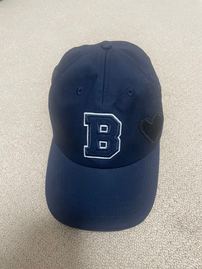 BIBIY ネイビーキャップ Bの刺繍付き