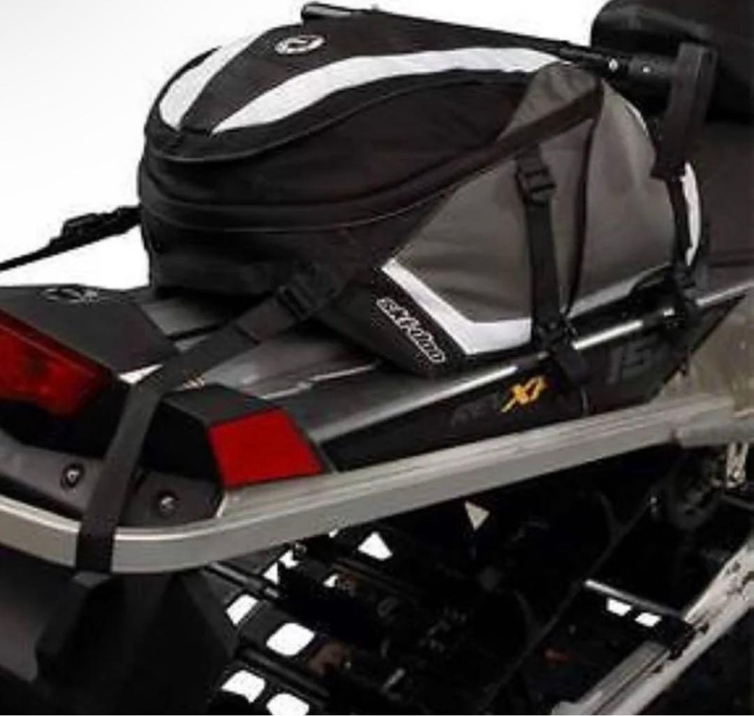 スキードゥー　SkiDoo 40リットル バッグ シャベル用コンパートメント付き