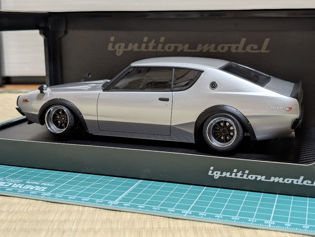 イグニッションモデルスカイライン 2000 GT-R シルバーカスタム　1/18