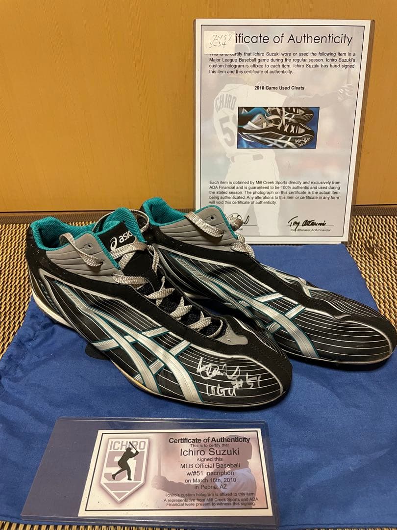 イチロー　2010年　マリナーズホーム公式戦実使用直筆サイン入りスパイク