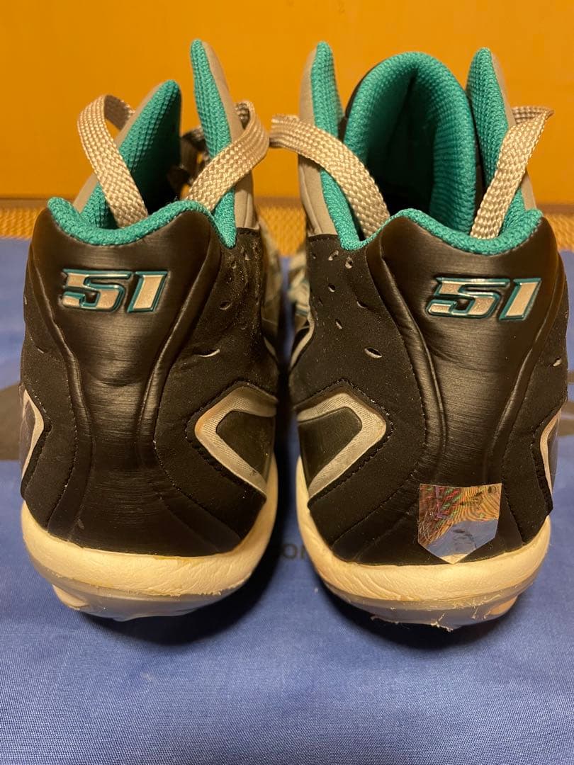 イチロー　2010年　マリナーズホーム公式戦実使用直筆サイン入りスパイク