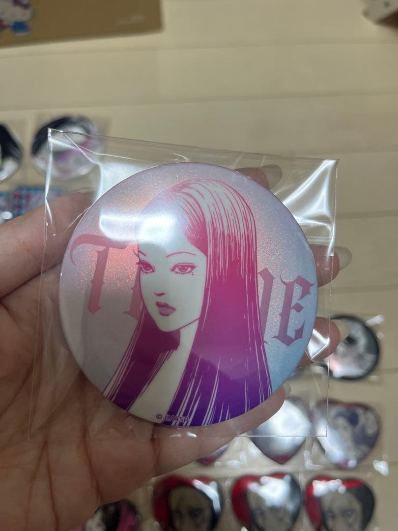 【正規品】バラ売り可能　富江　ホログラム　ラメ入り　オーロラ　バッジ