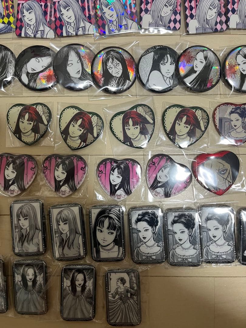 【正規品】バラ売り可能　富江　ホログラム　ラメ入り　オーロラ　バッジ