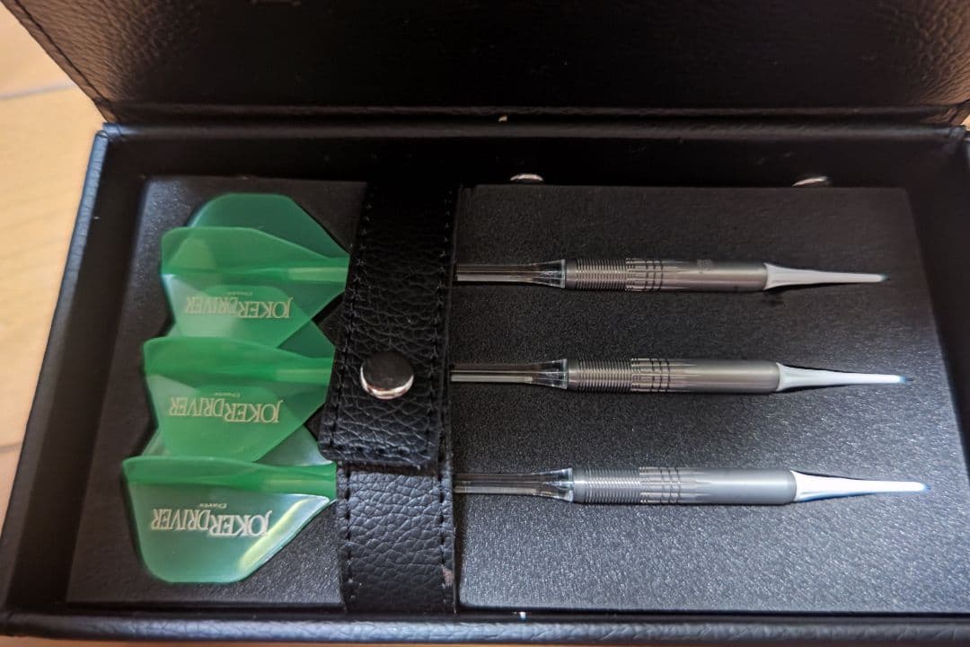 Joker D CRYSTAL MAJESTIC ダーツセット