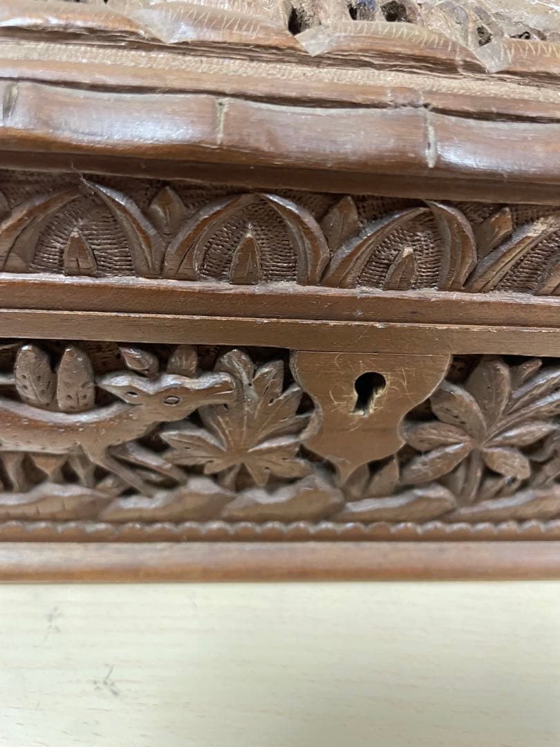 ヤギ　インド　アニマル　カシミール　伝統工芸品　ウォルナット　木製彫刻　ボックス