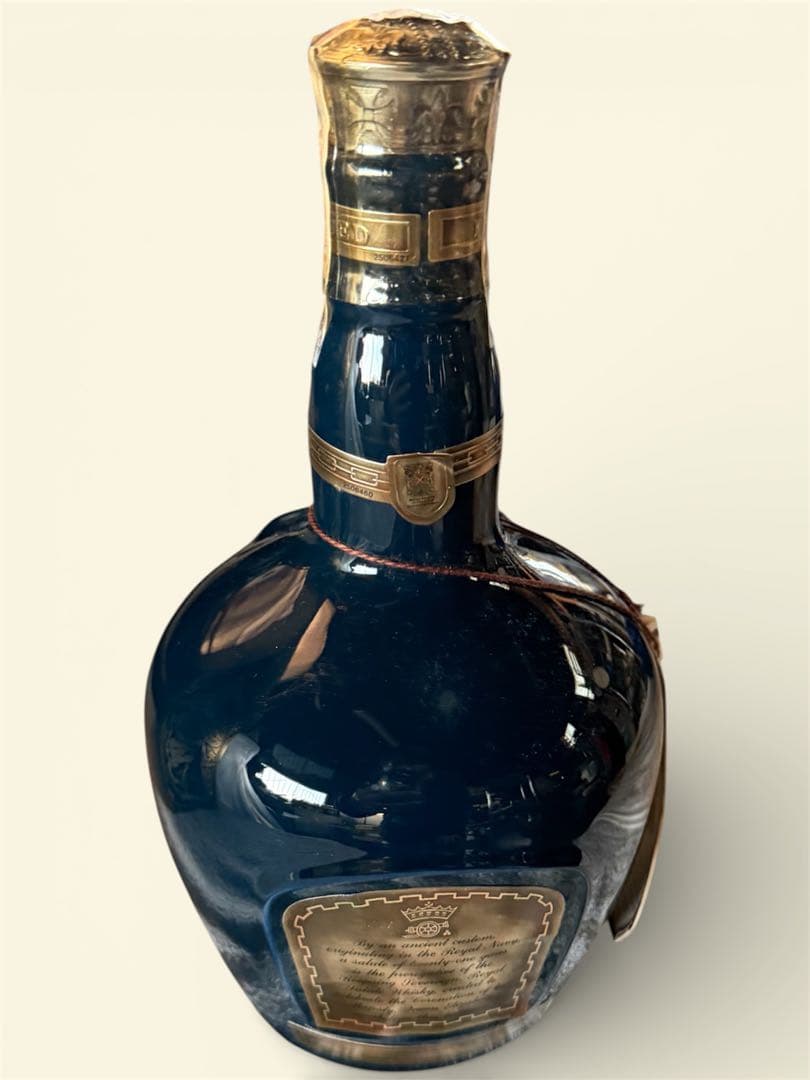 未開封ロイヤルサルート21年　青陶器　巾着付き　スコッチ　古酒 箱入り