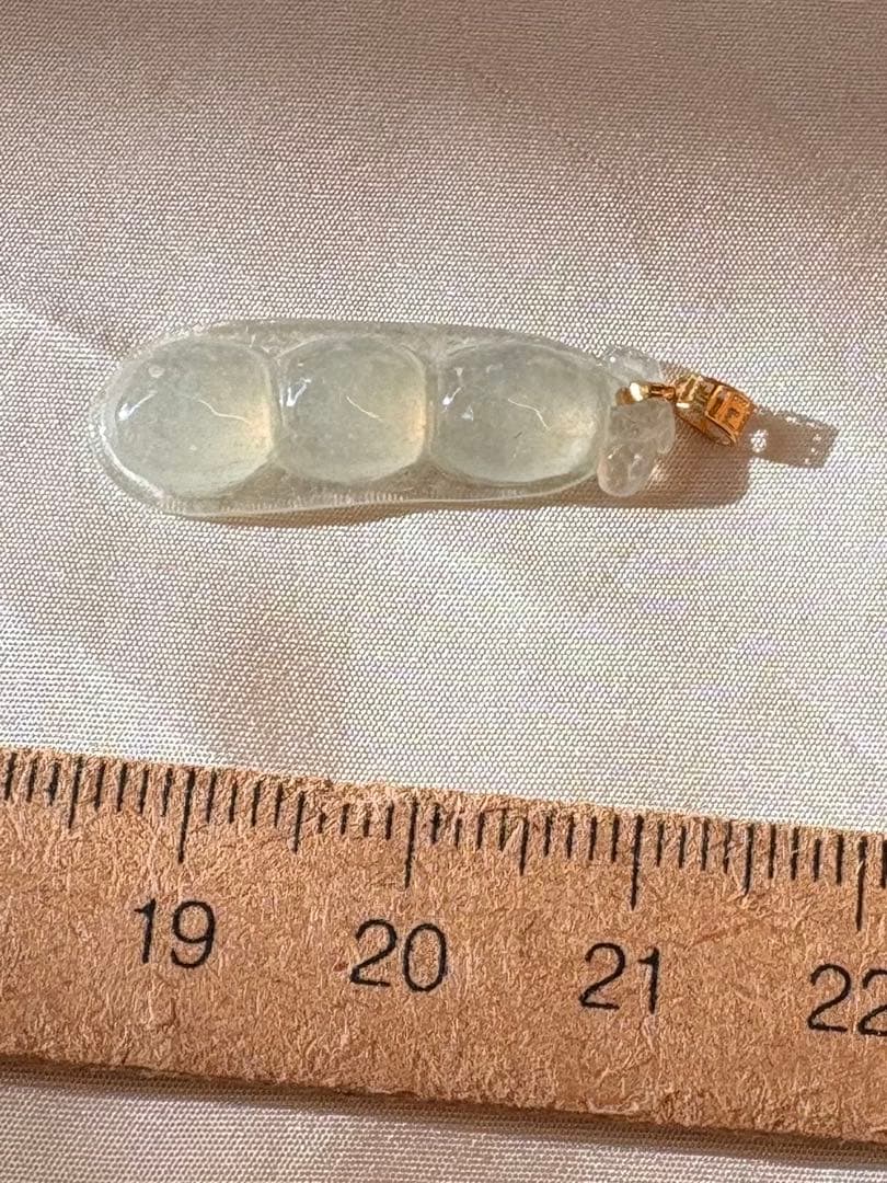 A級翡翠 ペンダント 3つの丸形状（豆の形）