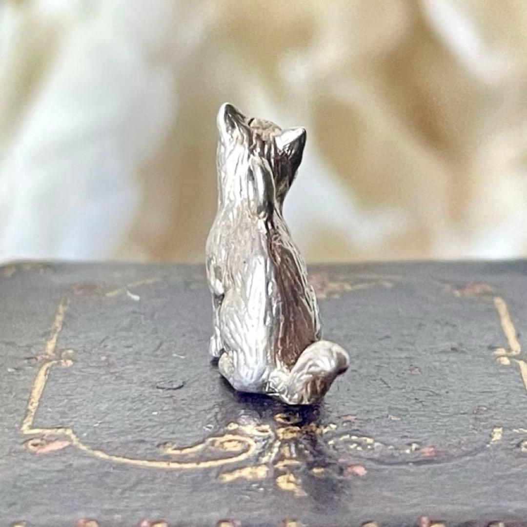 シルバー製猫のチャーム　ペンダントトップ　イギリスヴィンテージ　キャットネコねこ