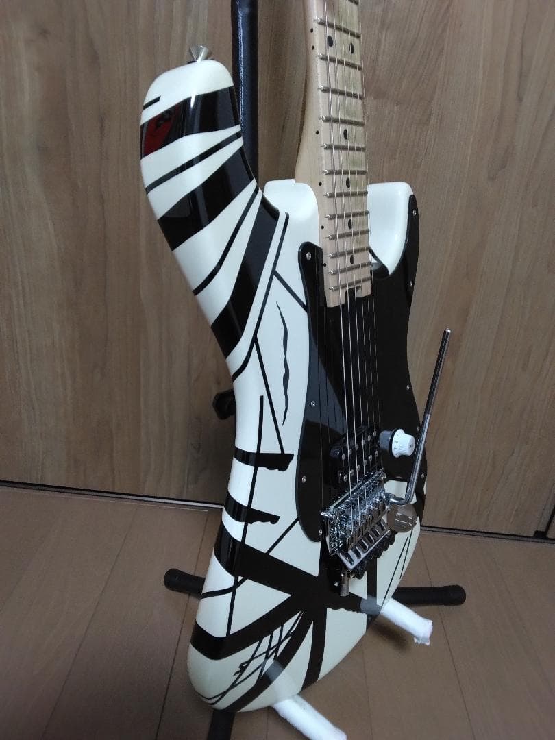 美品中古EVH Striped Series 白黒＋新品Fenderハードケース