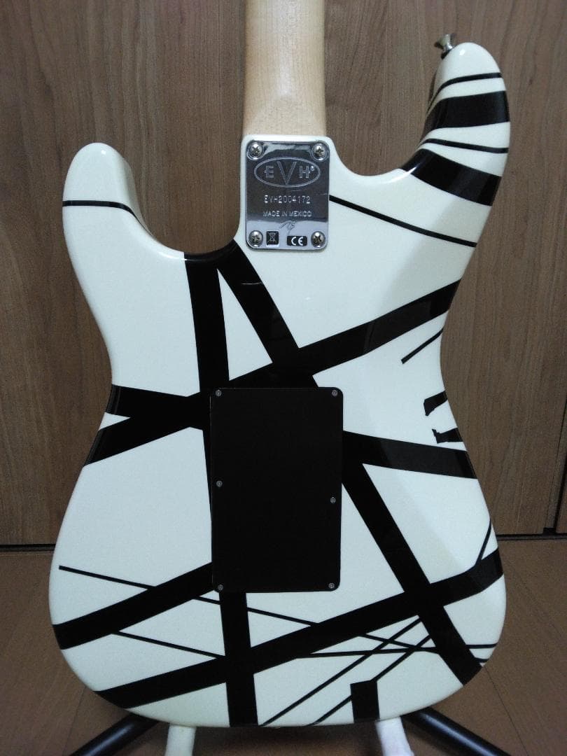 美品中古EVH Striped Series 白黒＋新品Fenderハードケース