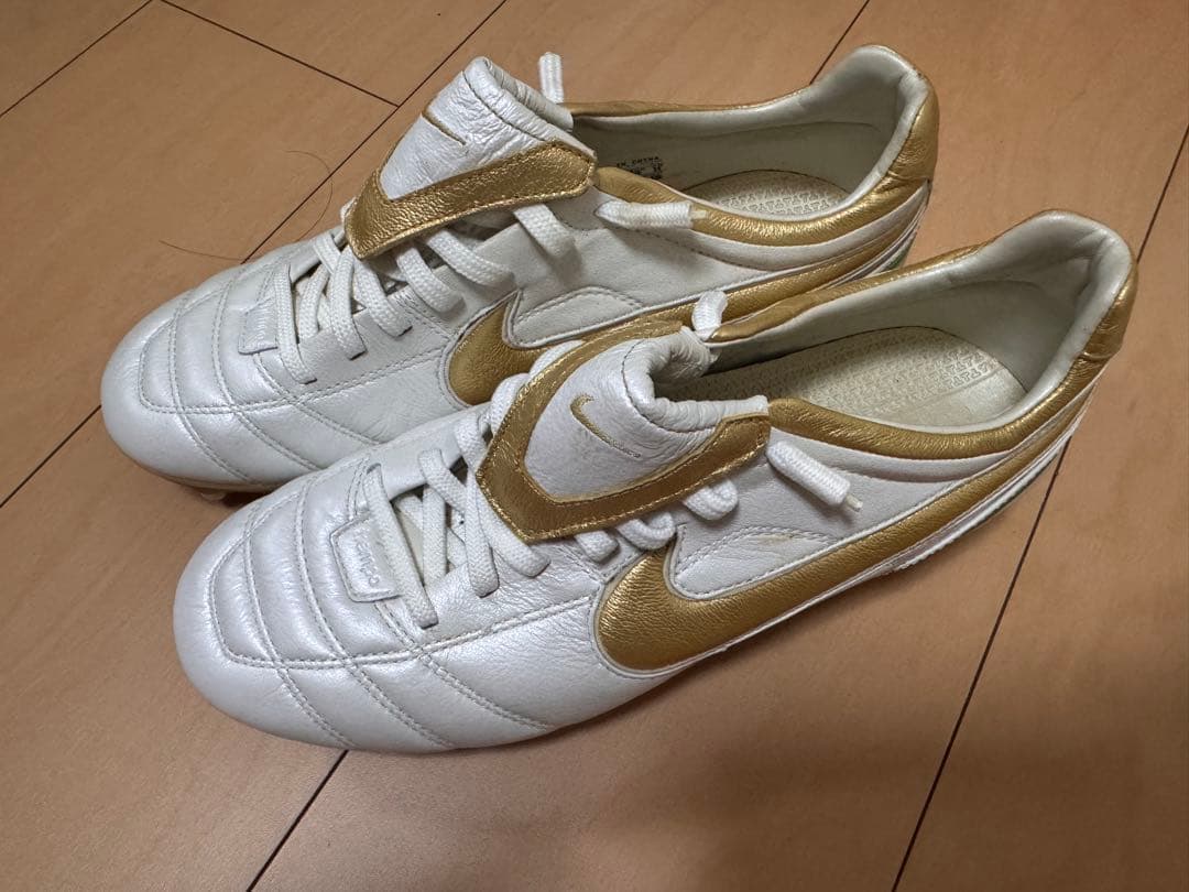 ナイキ　エアレジェンド　ロナウジーニョ