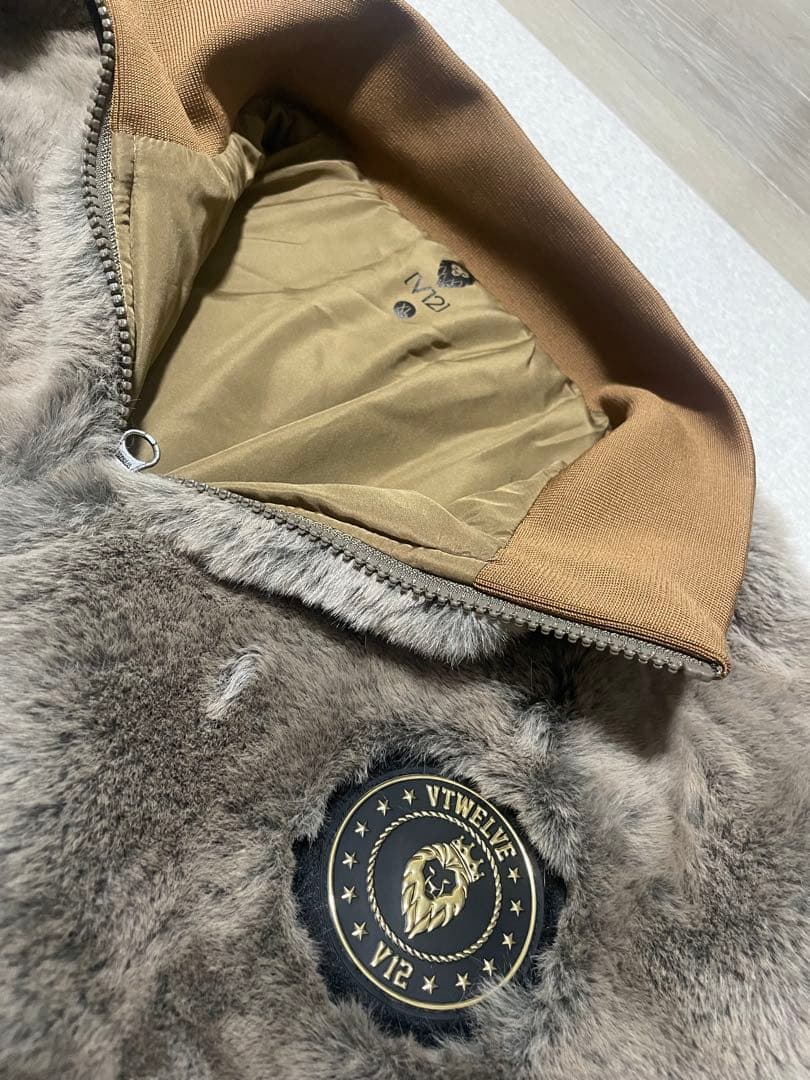 週末SALE★【未使用】VTWELVE ファーブルゾン XLサイズ　V12