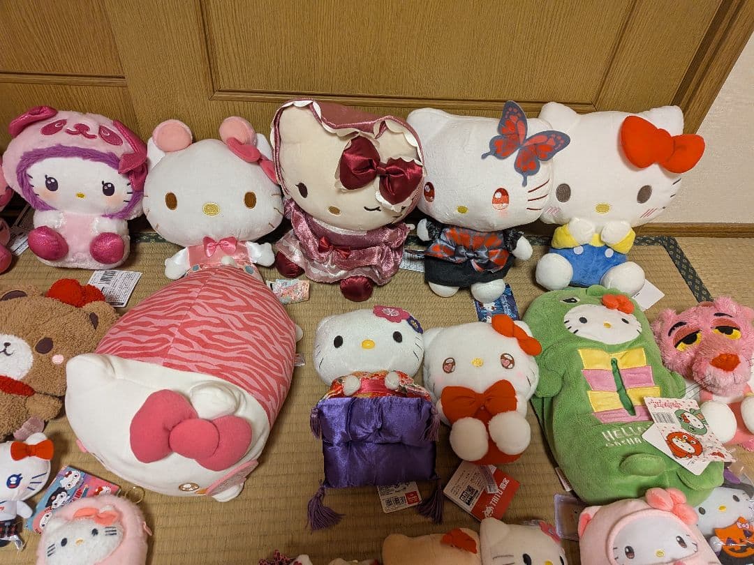 約83個　ハローキティ サンリオ ぬいぐるみ　マスコットご当地プライズアベイル