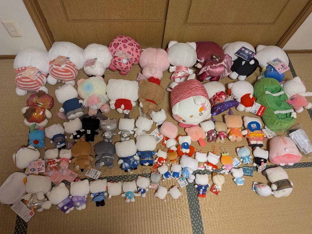 約83個　ハローキティ サンリオ ぬいぐるみ　マスコットご当地プライズアベイル