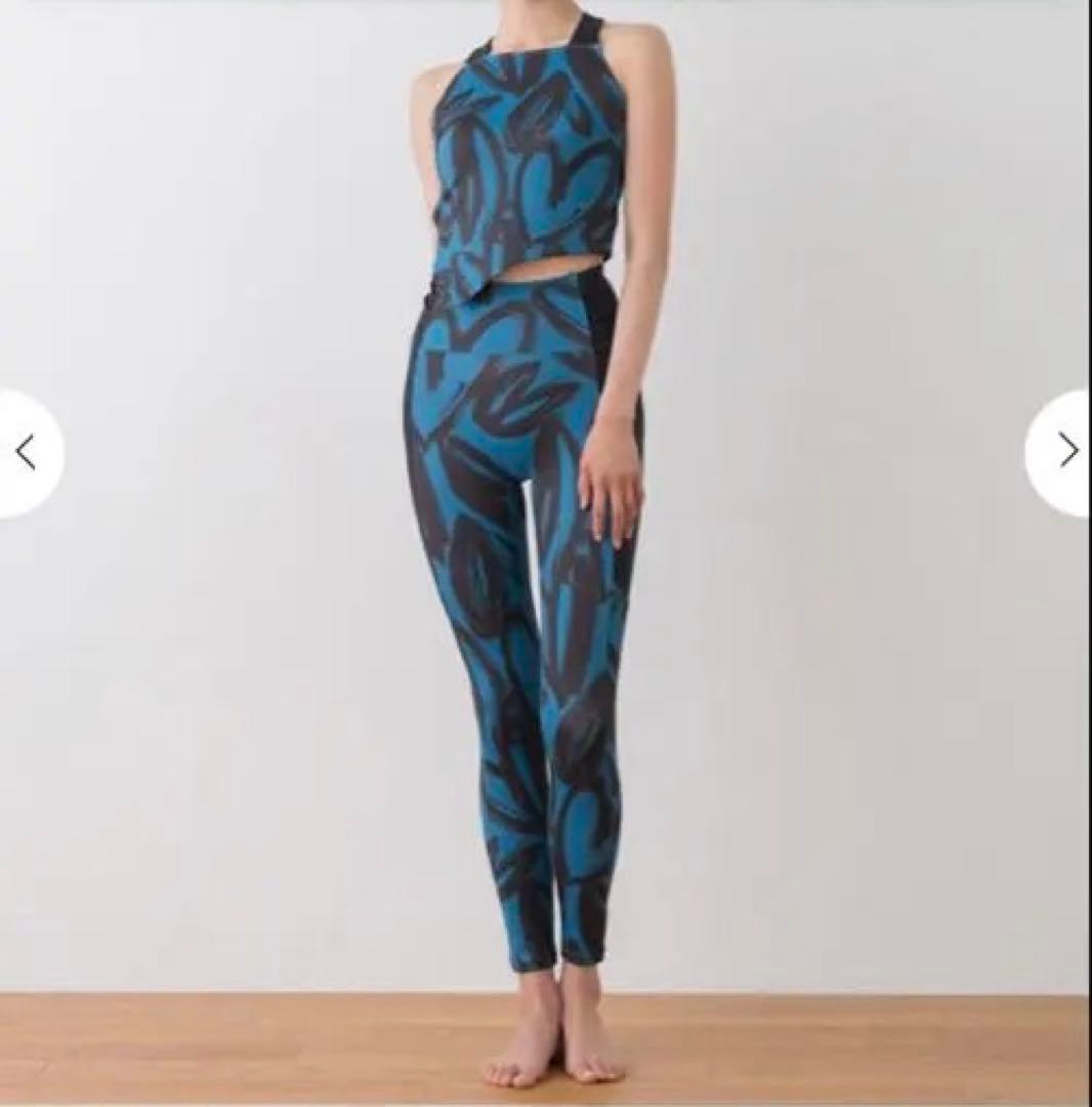 SUKALA ハートプリント ホルターネック 、レギンス上下セット