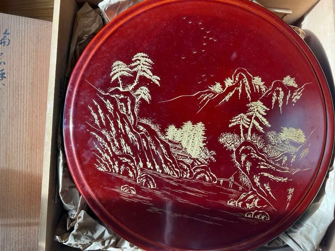 木製茶箱と赤色茶器、黒皿セット