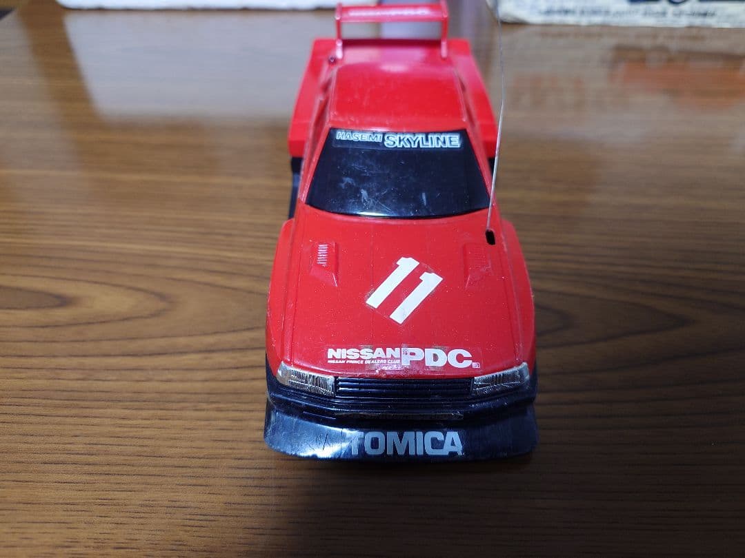 TOMY スカイラインシルエット ラジコンカー