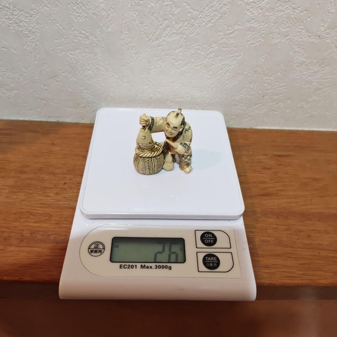 時代提物 人物根付 天然素材【魚売り】高さ約5.2cm 重さ26ｇ 江戸の暮らし