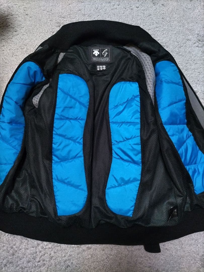 デサントゴルフ　スマートパディング　ニットジャケット　中綿ジャケット　グレー