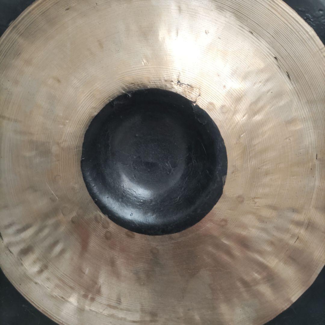 銅鑼 ドラ 直径27.8cm 重さ1070g バチ付き