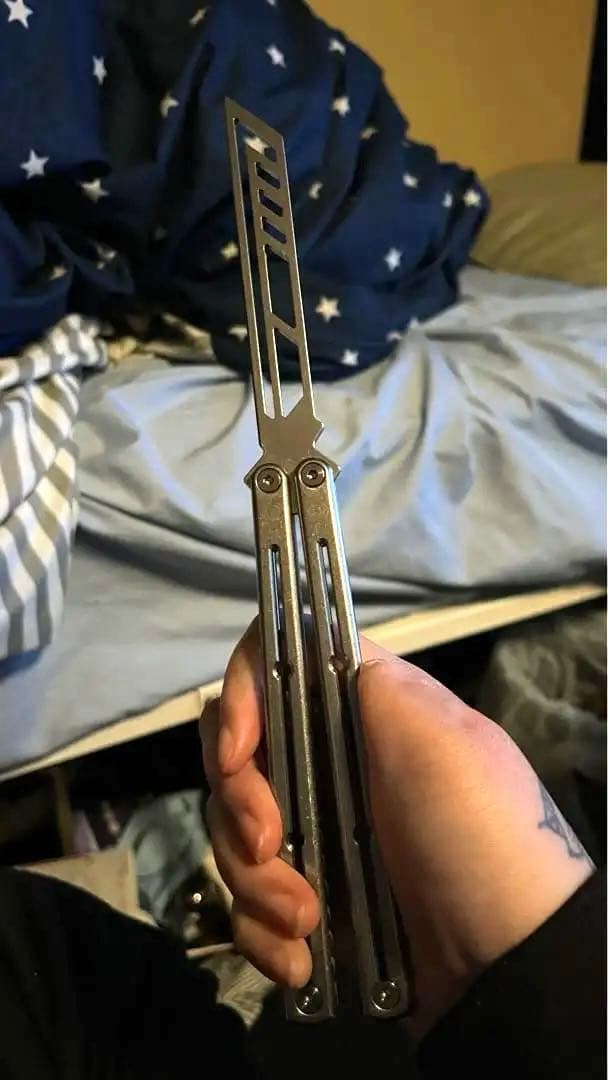 SQUID INDUSTRIES チタン、バタフライナイフトレーナー