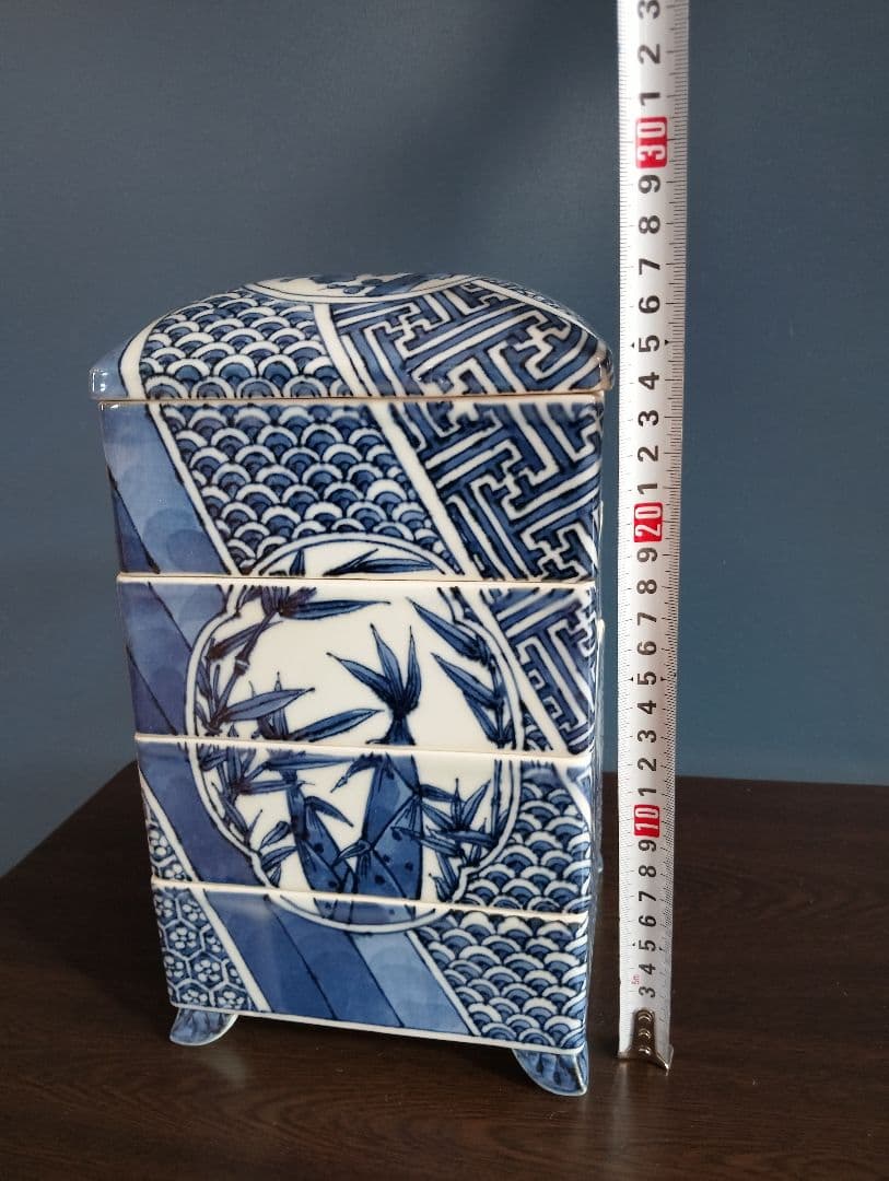 瀬戸焼 古染付写し 松竹梅 陶製四段重箱 木箱付（未使用品）