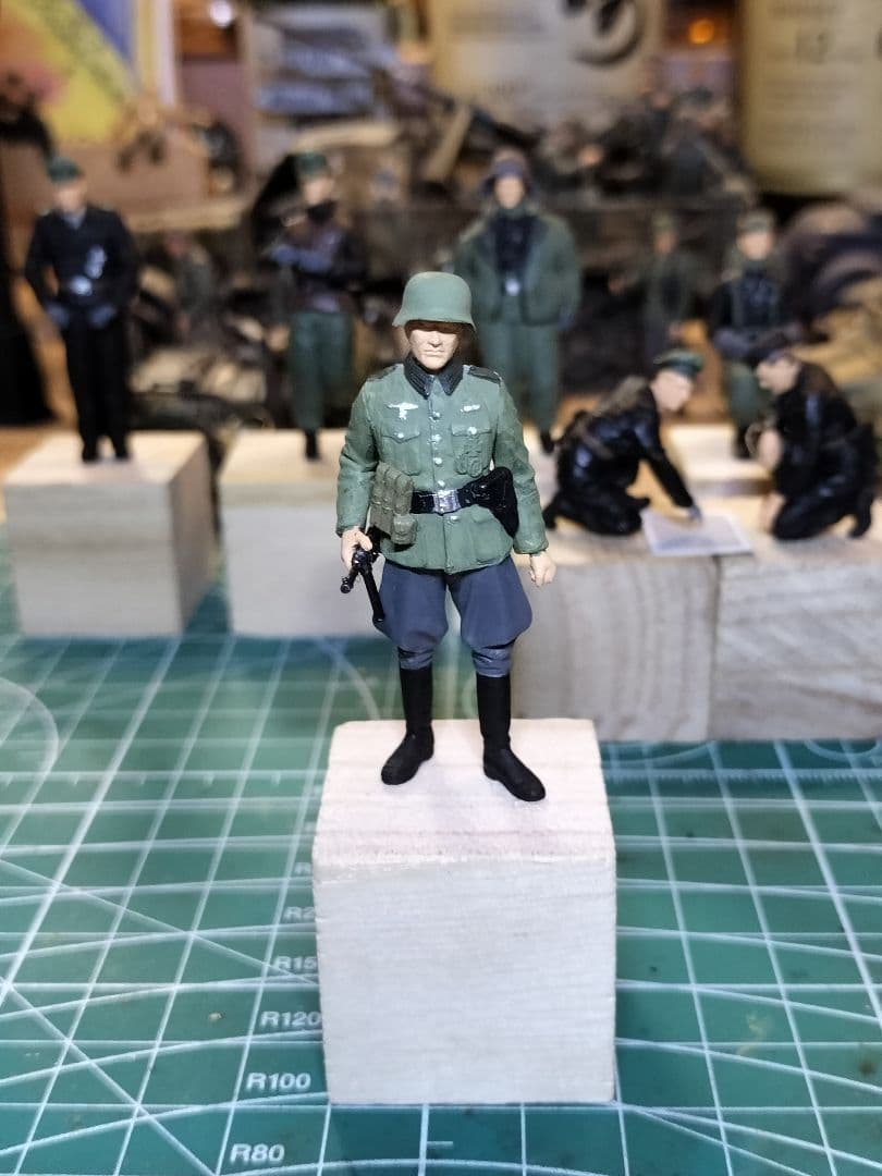 ミリタリー 1/35 ドイツ軍兵９体フィギュアセット&1/35キングタイガー