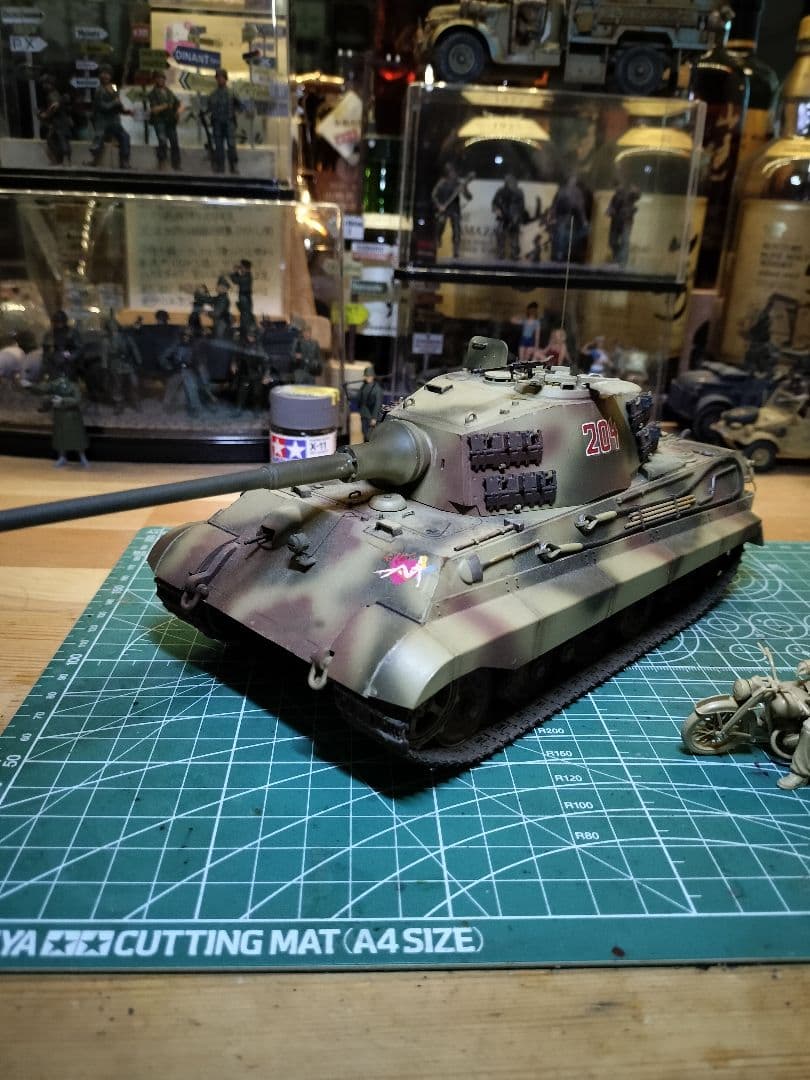 ミリタリー 1/35 ドイツ軍兵９体フィギュアセット&1/35キングタイガー