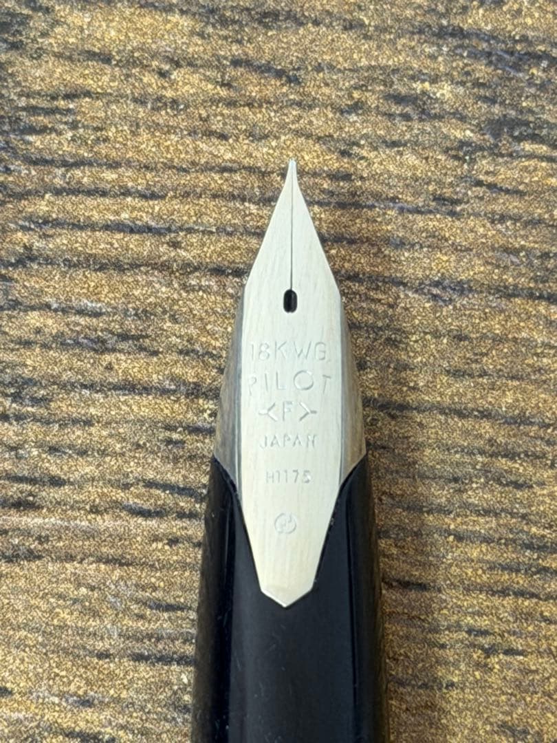 1975年製　18金　白金　全蝕刻　スターリングシルバー　パイロット　万年筆　F