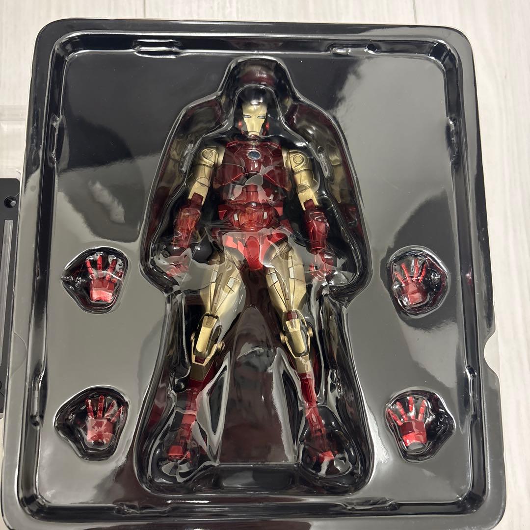 ファイティングアーマー Iron Man フィギュア　千値練　アイアンマン