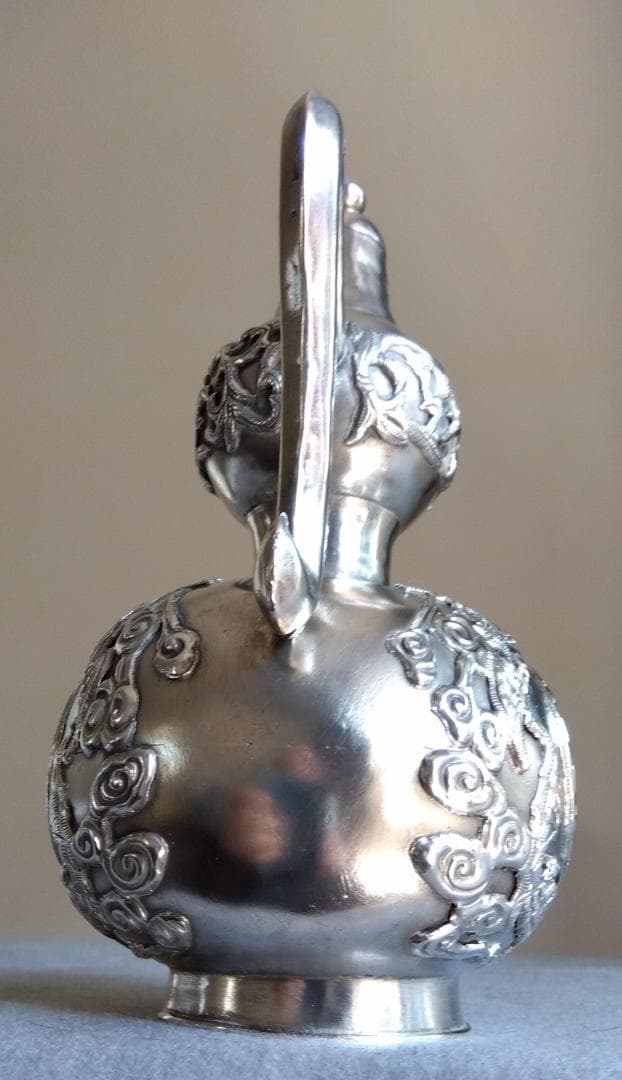 北京工芸品公司　銀製伝統的吉兆蝙蝠が取り囲む囍酒器329g全高195長150mm