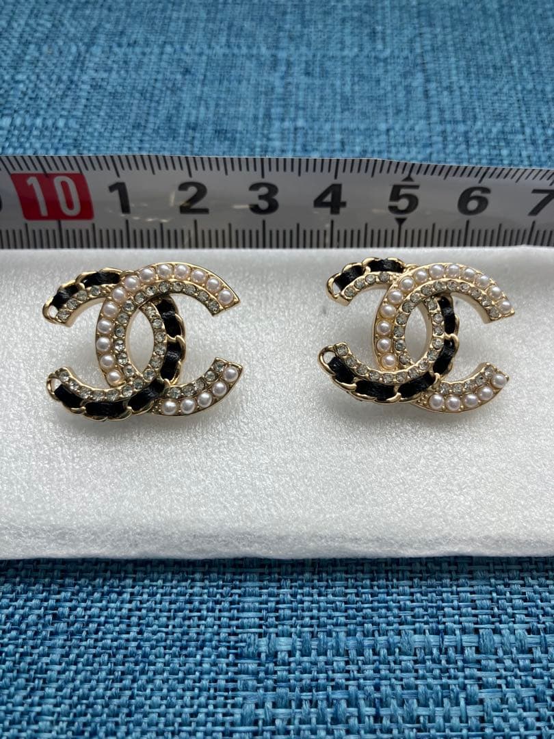 CHANEL ピアス　ノベルティ　COCO 大きめ　ラインストーン　パール