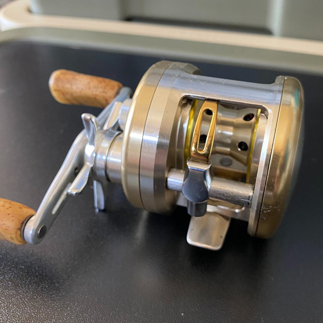 ダイワ『ミリオネア』CV-Z 203（右巻き）