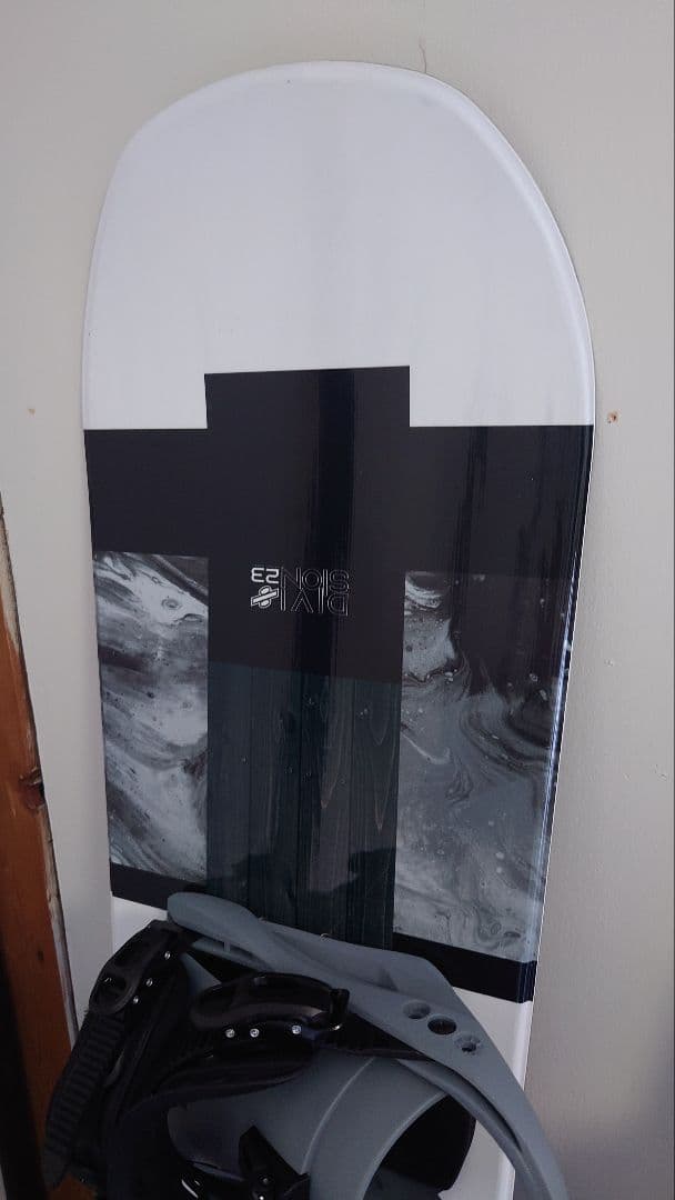 DIVISIONスノーボード板 ほぼ新品　総額68000円