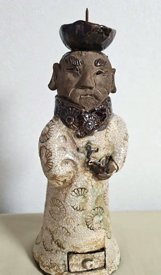 蝋燭立『鳩を抱いた伴天連』