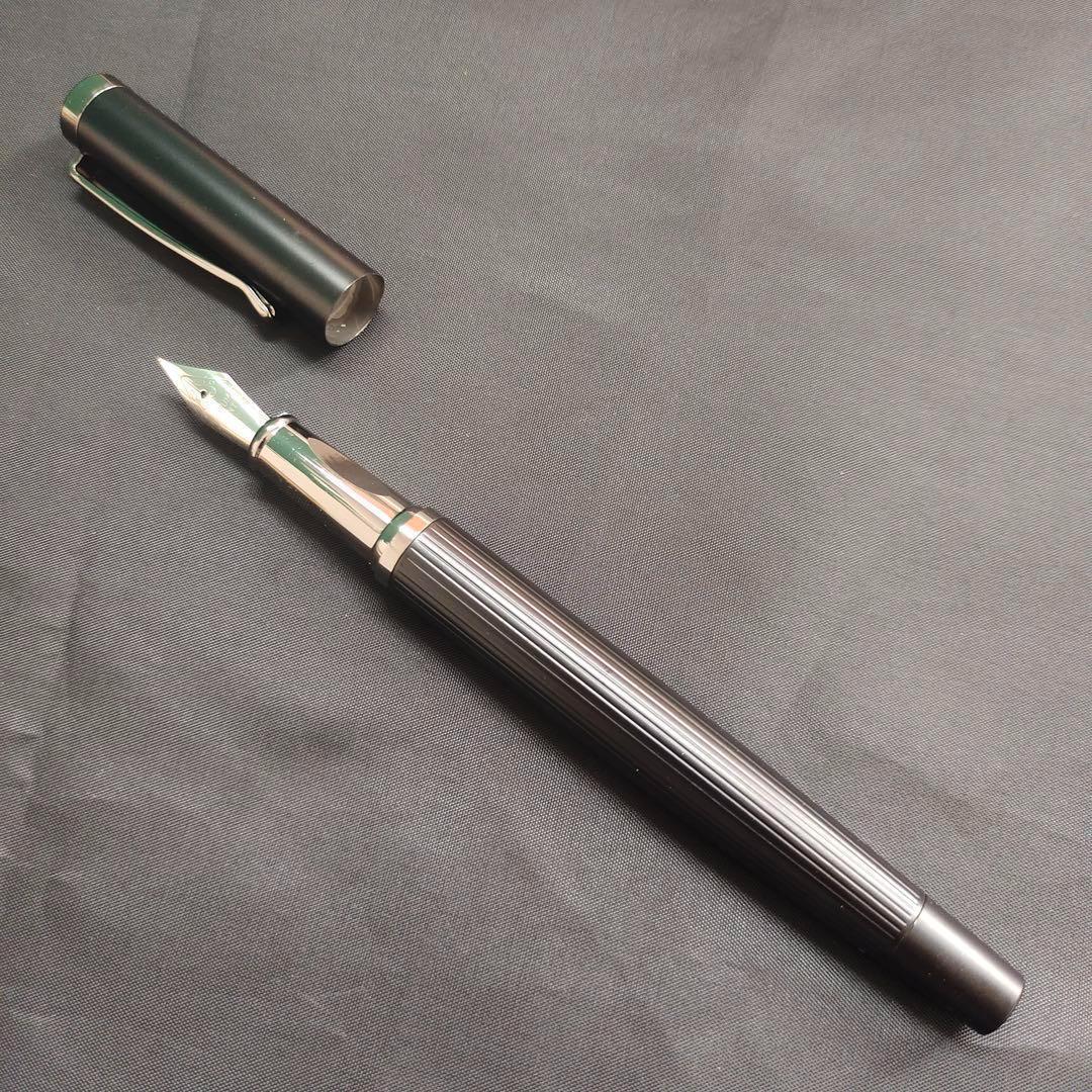 @ブラック ストライプデザイン 万年筆