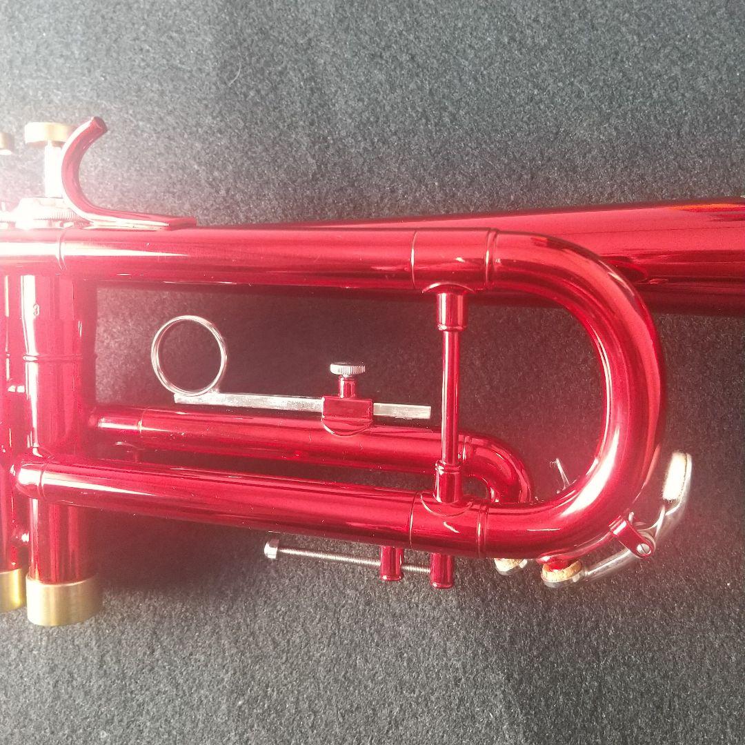 ケルントナー・トランペット「メタリックレッド」「ヘビートリム」仕様。