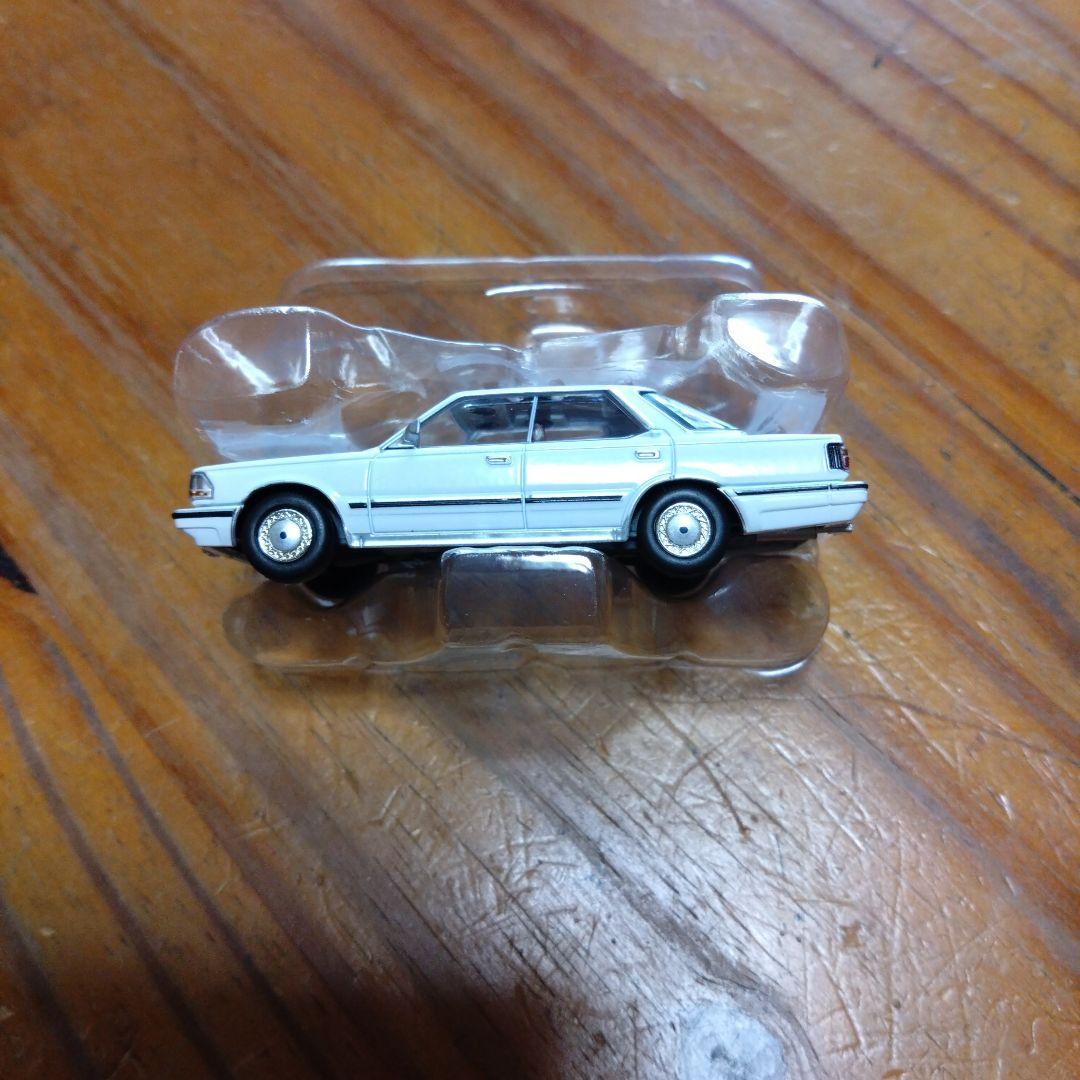 トミカ ニッサン グロリア V30 ターボ 1/64 LV-N150a